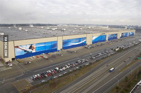 The largest building in the world by volume. Boeing Everett factory - 9GAG