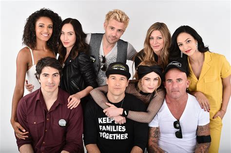 Matt Ryan with Legends of Tomorrow Cast - Constantine (NBC) foto ...