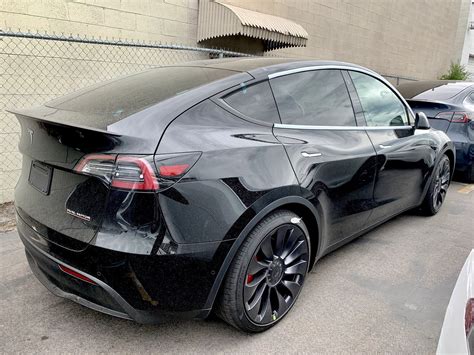 Black Performance Model Y - Hello Gorgeous : r/TeslaModelY