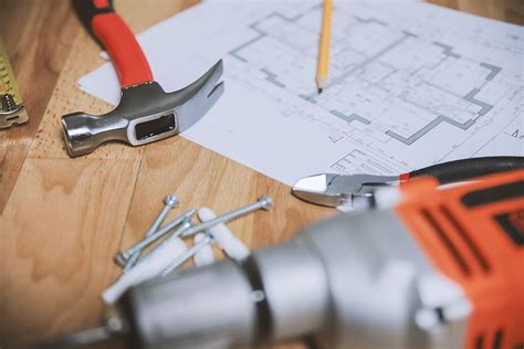 The Essential Construction Tools List: 45 Different Types & Their Uses ...