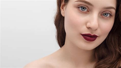 6 Ways To Wear Burgundy Lipstick This Season - L’Oréal Paris