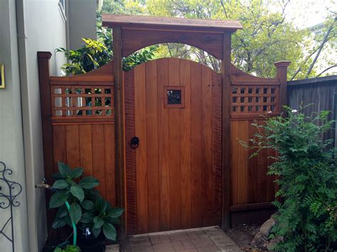 Arched Top Gate for Stunning Entrance