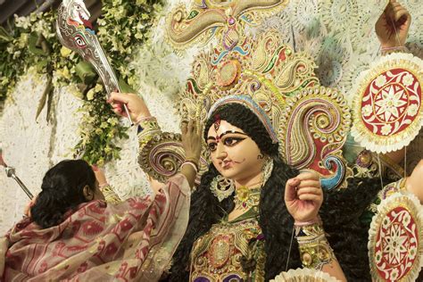 5 Best Ways to Experience Kolkata's Durga Puja Festival