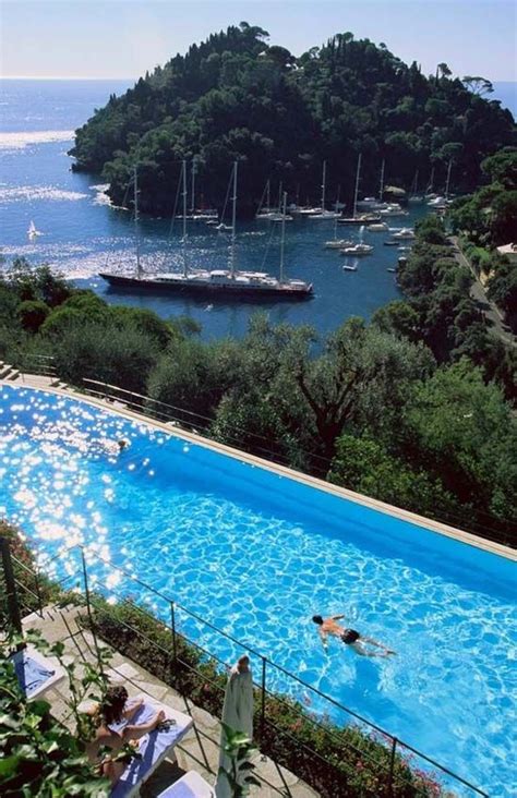 Pool with a view at the Hotel Splendido in Portofino | Modren Villa ...