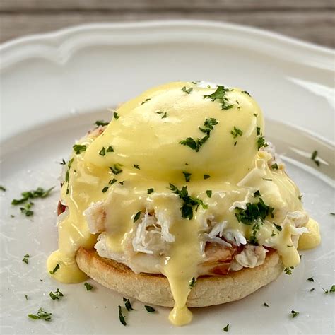 Crab Benedict Recipe. Best Crab Eggs Benedict in 2022. - Premier Catch