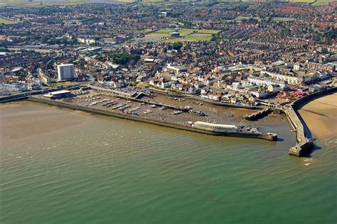 Bridlington Harbour in Bridlington, GB, United Kingdom - Marina Reviews ...