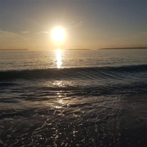 Magnificent Solitary Wave on Hayms Beach (Australia) from Soliton ...