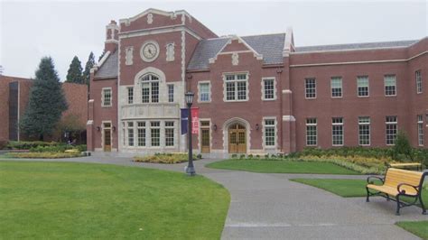 800 University of Portland students return to dorms as school begins ...