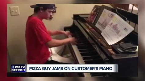 Pizza delivery driver shows off piano skills