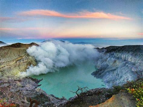 Kawah Ijen: Blue Flames & the Crater Lake - XINLINNN