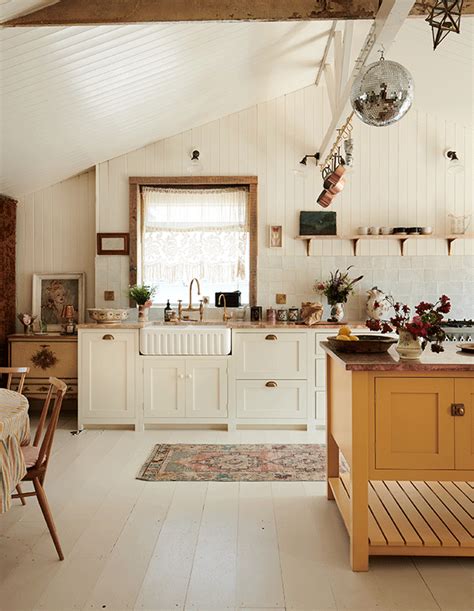 House & Home - These English Country Kitchens Will Completely Charm You