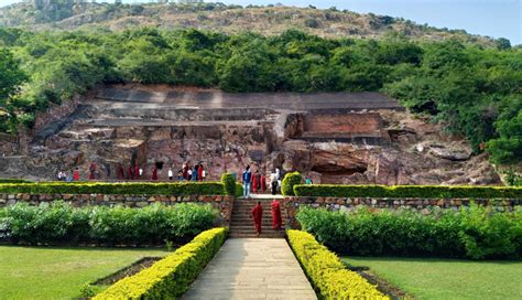 6 Major Tourist Spots To Explore in Rajgir, Bihar - lifeberrys.com