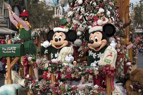 Watch the Disney Parks Magical Christmas Day Parade December 25! | ABC ...