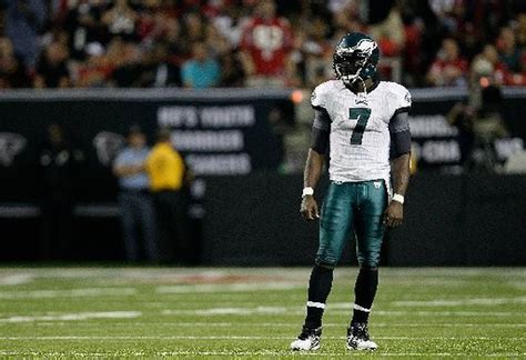 Eagles quarterback Michael Vick goes through individual drills at ...