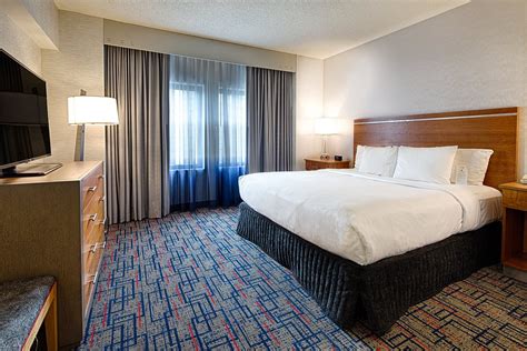 Embassy Suites by Hilton Chicago O'Hare Rosemont Shuttle Bus Service ...