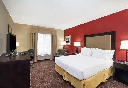 Fort Campbell Lodging - Holiday Inn Express Turner Guesthouse - DoD ...