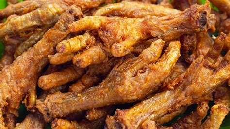 Premium Photo | Fried chicken feet close up