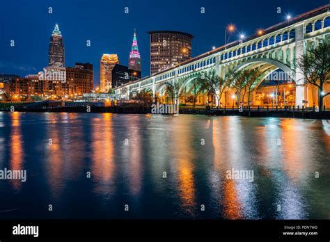 Cleveland ohio skyline at night hi-res stock photography and images - Alamy