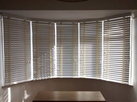 5 section bay window with chalk wood venetians. | Bay window blinds ...