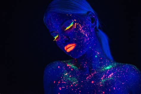 How Does Glow In The Dark Paint Work? - Workshopedia