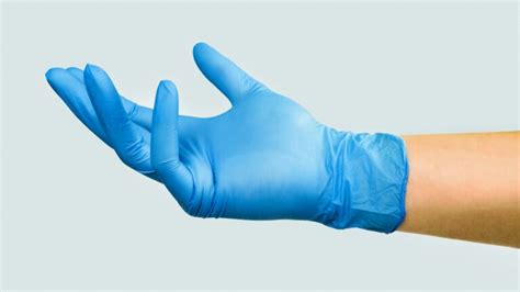 Which Gloves to Wear When Serving Food? Handling Guide UK