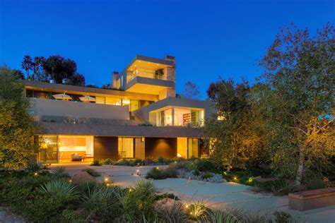 Beverly Hills Mansion | Modern pools, Beverly hills houses, Modern mansion