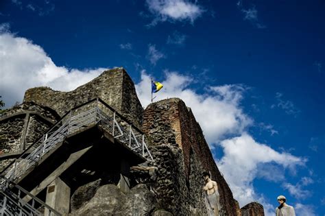 Poenari Castle: The Real Castle Dracula and Ghost Stories - Amy's Crypt