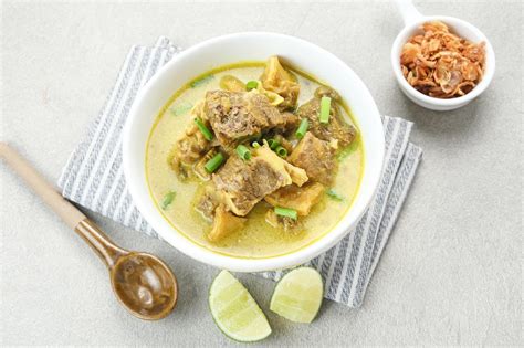 Premium Photo | Empal Gentong Cirebon traditional beef soup with ...