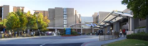 KAISER WOODLAND HILLSMEDICAL CENTERDROP OFF CANOPY - MYNG architects