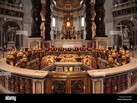 The tomb of St Peter the Apostle in Saint Peter's Basilica Vatican ...