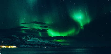 The Science Behind Aurora Borealis: How Solar Wind and Earth's Magnetic ...