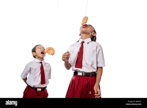 lomba makan kerupuk Stock Photo - Alamy