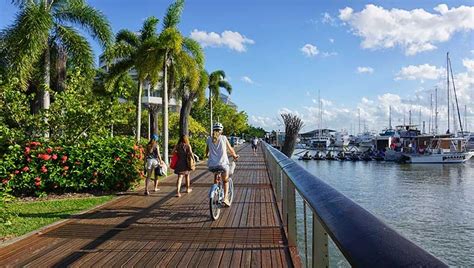 Cairns Esplanade Waterfront Boardwalk, great for walking and riding ...