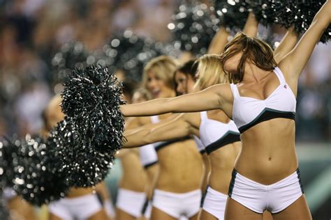 Look: Eagles Cheerleaders' Super Bowl Photo Going Viral - The Spun