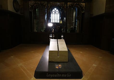 Tomb of Richard III unveiled at Leicester Cathedral | IBTimes UK