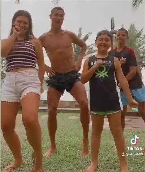 Cristiano Ronaldo Shakes Hips In TikTok Dance On Holiday (VIDEO ...