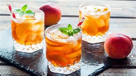 10 Best Peach Moonshine Cocktails to Try