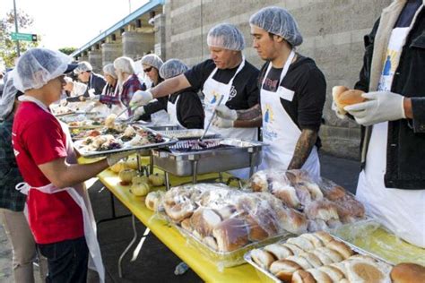 Where to volunteer for Thanksgiving, Christmas - Los Angeles Times