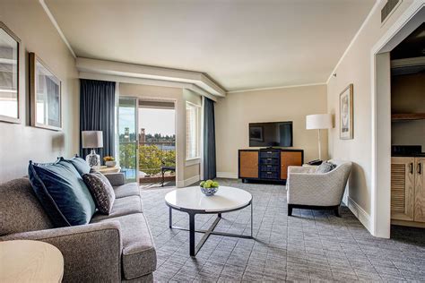 Waterfront Hotel Rooms in Kirkland, WA | Woodmark Hotel & Spa