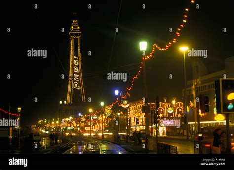 THE BLACKPOOL CHRISTMAS LIGHTS LINE THE SEAFRONT Stock Photo - Alamy