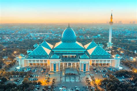 Mengenal Masjid Al-Akbar Surabaya Terbesar Kedua di Indonesia