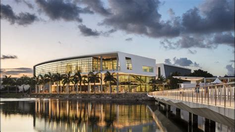 Under the Palm Trees: Outdoor Learning on a Tropical Campus – Mosaic ...