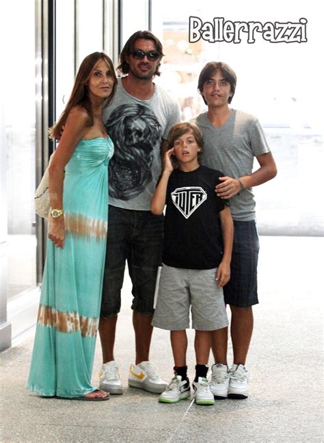 Paolo Maldini Fan Page: Paolo Maldini and family in Miami (21.07.2011)