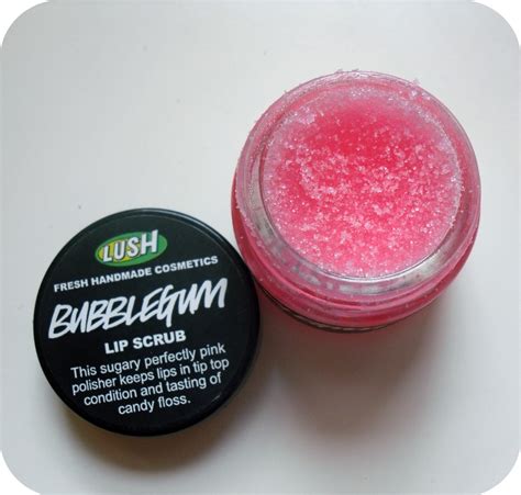 Three Little Búhos: Lush Bubblegum Lip Scrub Review