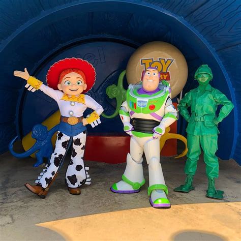 PHOTOS: NEW Buzz Lightyear & Jessie Character Costumes Make Global ...