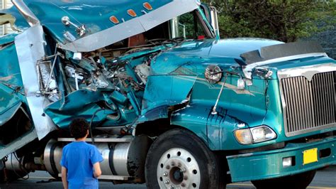 How To Protect Yourself After A Big Truck Accident | Stewart Bell, PLLC