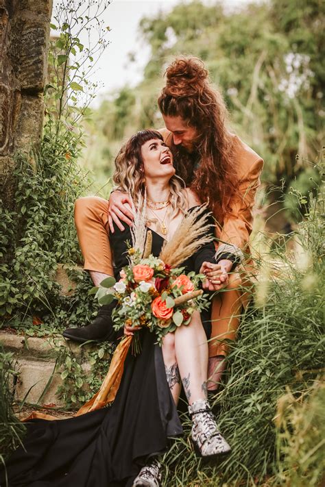 Dark Boho Elopement - Autumn Wedding Ideas ⋆ Unconventional Wedding