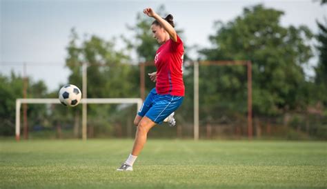 Beneficios de jugar al fútbol para las mujeres - Bekia Fit