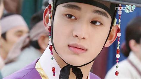 Kim Soo Hyun - "Moon Embracing the Sun" (擁抱太陽的月亮 / 해를 품은 달) | Kim soo ...