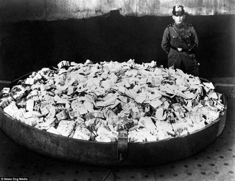 When cash was worthless in Germany after First World War | Daily Mail ...